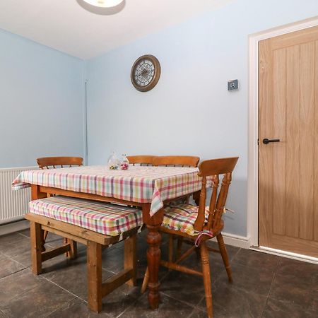 Platform 13 Railway Cottage Llandudno Junction Extérieur photo