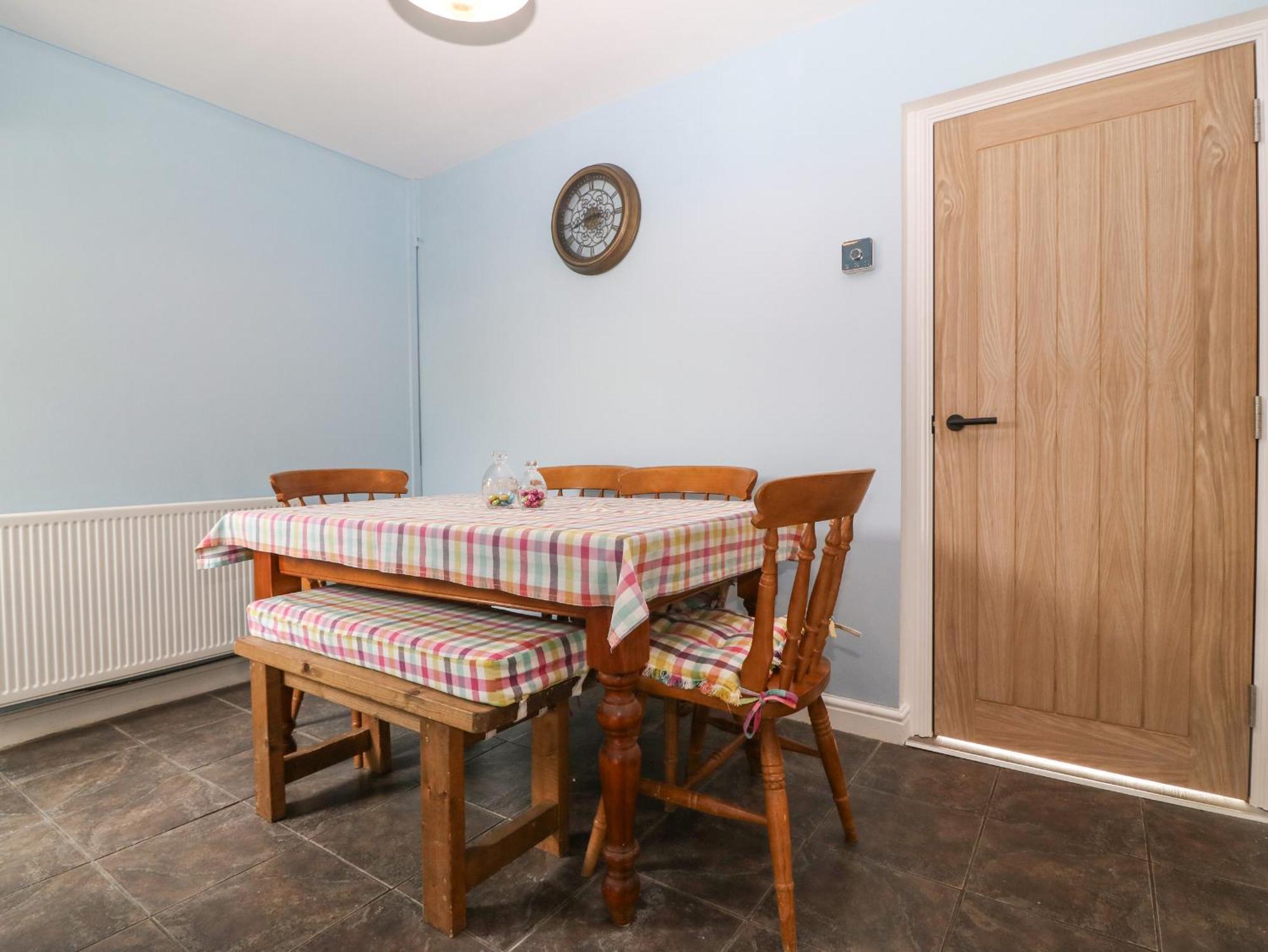 Platform 13 Railway Cottage Llandudno Junction Extérieur photo